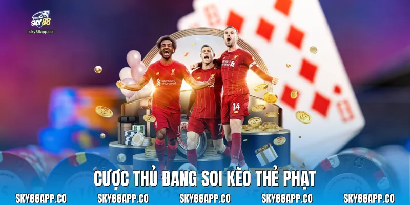 Cược thủ đang soi kèo thẻ phạt